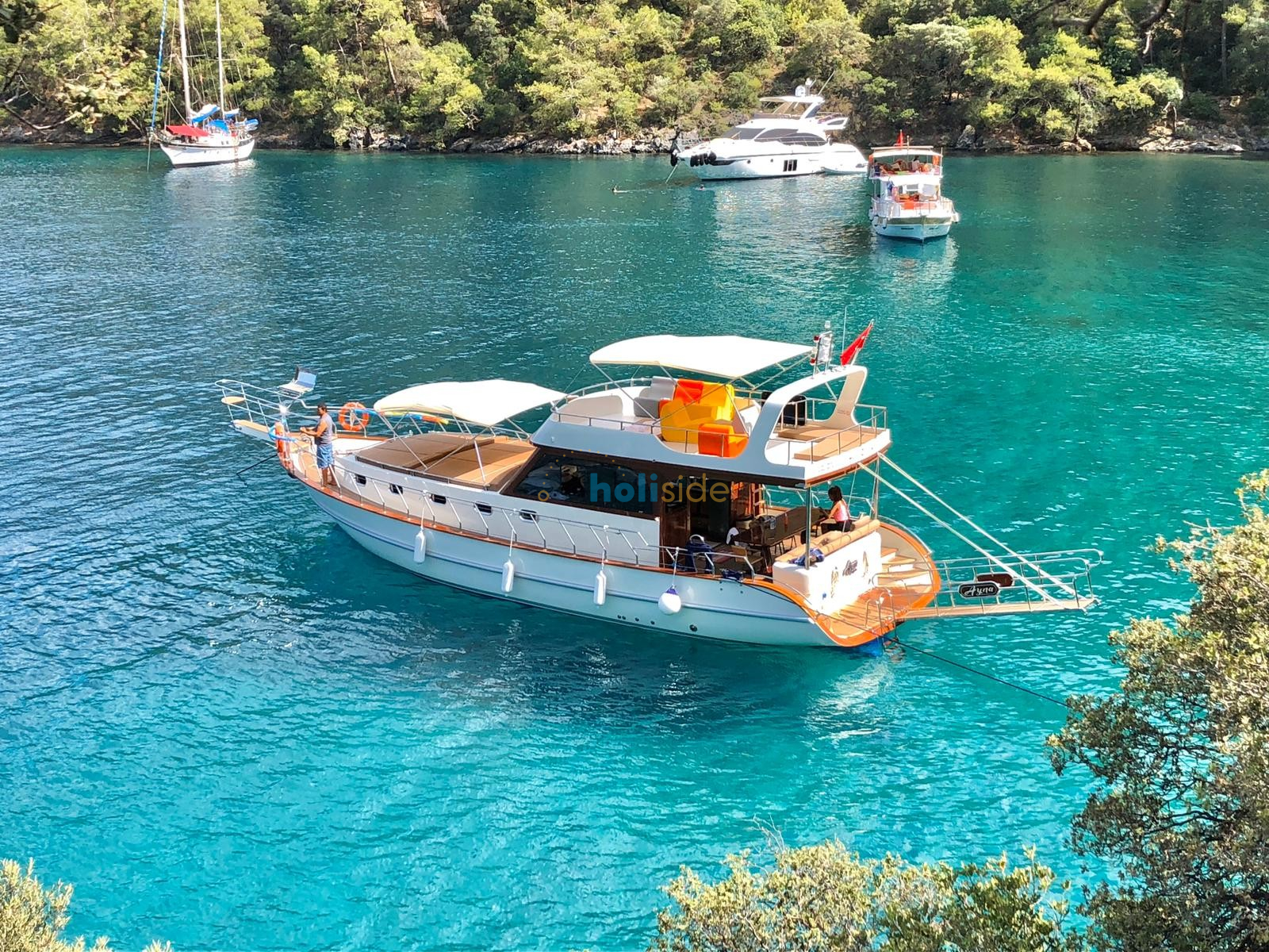 Ayna Gulet