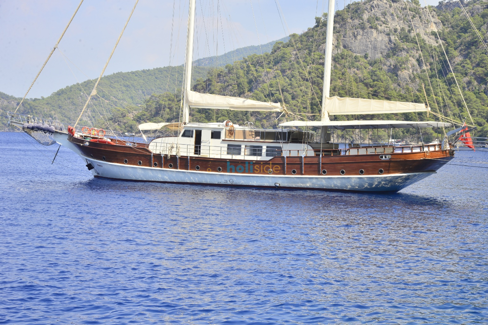 Berrak Su Gulet